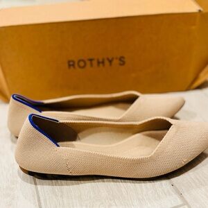 Rothy’s point size 7 ecru